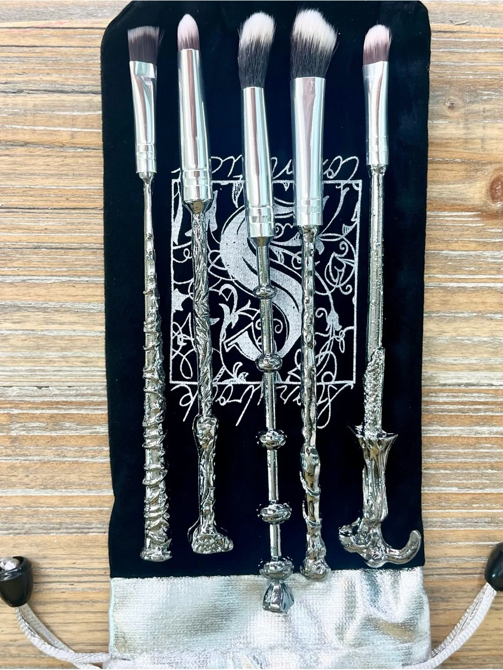 Harry Potter Wizard Wand Makeup Brush 5 Piece Set with Velvet Pouch